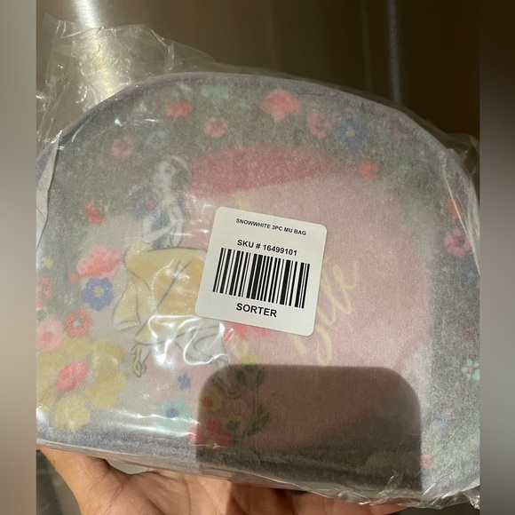 Disney Princess 3PC Snow White Cosmetic Bag Set - Picture 2 of 3